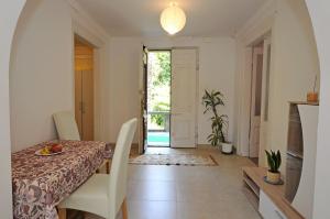 HOLIDAYs HOUSE