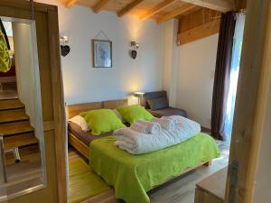 Villas GITE LES GRANDES VIGNES, SUD Ardeche, independant et privatise, piscine chauffee, climatisation, SPA, 11 chambres, 8 salles de bains : Villa