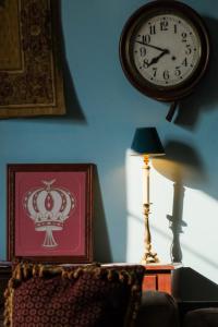 Vintage Balcony Guesthouse & Suites