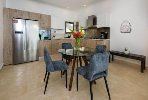 Amare Penthouse, great beachfront complex