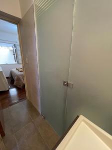 Departamento PB, patio y asador privados - NUEVO SERVICIO Estacionamiento 24hs INCLUIDO, no camioneta- Cerca de hotel Quinto Centenario, Nuevocentro shopping, Hospital Clinicas y Club Universitario Córdoba Sede central