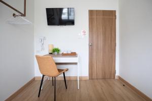 Ease at Sathorn Hostel and Coworking Space