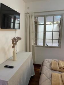 Departamento PB, patio y asador privados - NUEVO SERVICIO Estacionamiento 24hs INCLUIDO, no camioneta- Cerca de hotel Quinto Centenario, Nuevocentro shopping, Hospital Clinicas y Club Universitario Córdoba Sede central