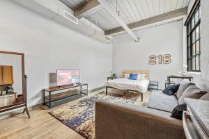 Loft-Style Studio l DT Cleveland l Parking l Café - 3-star hotels in Cleveland