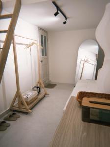 Old Quarter Homestay 302-Private bathroom-Railway