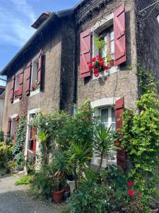 B&B / Chambres d'hotes Maison d-hotes & Yoga, Theo & Marion Ostal : photos des chambres