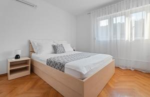 NEW Mar 44 - Žnjan, Split