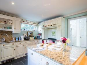 4 Bed in Truro 75546