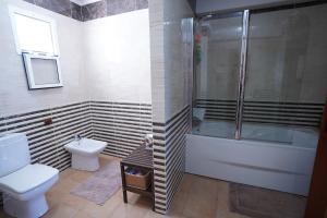 540 Apartment Kabila Vista 3 bedroom living room air conditioning pool parking