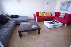 540 Apartment Kabila Vista 3 bedroom living room air conditioning pool parking