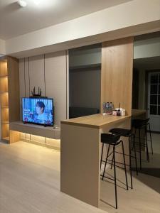 Gold Coast Apartement 2BR By Senyaman Living