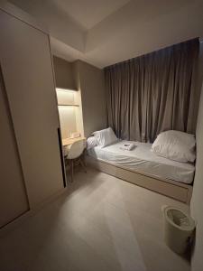Gold Coast Apartement 2BR By Senyaman Living