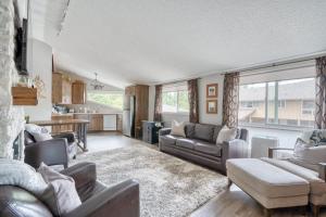 Mt Hood Village Condo - Cozy Retreat with Fireplace