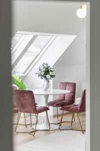 Modern City-View Stay in the Heart of Vienna