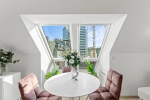 Modern City-View Stay in the Heart of Vienna