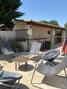Villas Maison individuelle Grillon avec wifi : photos des chambres