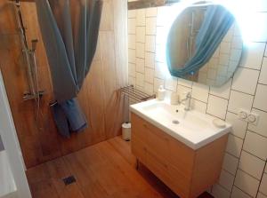 Appartements T3 rez de jardin dans une villa : photos des chambres