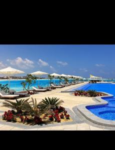 Marassi beachfront escape, Address beach resort