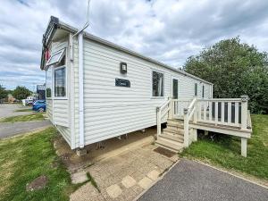 Stunning Caravan With Large Decking Area And It's Very Own Hot Tub, Ref 95025Sw