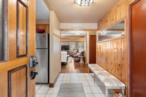 3 Br Sleeps 7 Hot Tub Foosball Wood Stove Bikes