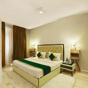 Hotel Almora NEAR TERMINAL 2 with- free Airport Drop