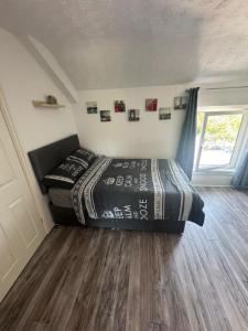 Tredegar studio flat