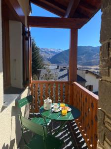 Vistas excepcionales, jardín con piscina, muy acogedor