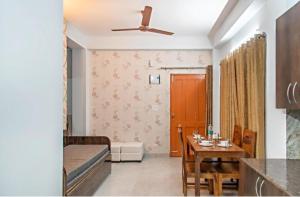 Mountain Mist Inn l Family Groups I Helpfull Staff I Open Air Lawn & Rooftop I Pet friendly & Serviced Apts I Kasauli By Exotic Stays