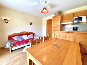 Appartements VARS aux pieds des pistes Appartement T2 4 personnes Residence 4 etoiles avec piscine et parking prives : photos des chambres