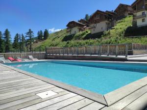 VARS aux pieds des pistes Appartement T2 4 personnes Résidence Le Hameau des Rennes 4 étoiles avec piscine et parking privés