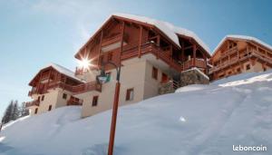 Appartements VARS aux pieds des pistes Appartement T2 4 personnes Residence 4 etoiles avec piscine et parking prives : photos des chambres