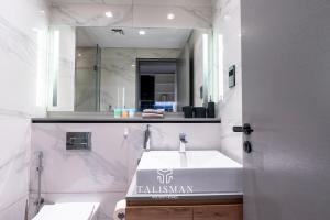 Canal View Studio MAG 318