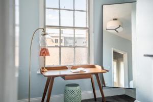 The Falcon - Apartment 11