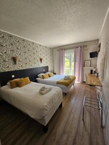 Hotels Logis Hotel Restaurant L'Escapade : Chambre Triple Confort