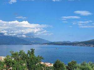 Acacia Hills A7 Apartment