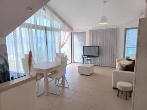 Acacia Hills A7 Apartment