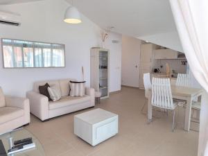 Acacia Hills A7 Apartment