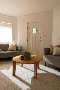 Cool beachside apartment on Jetty Road Brighton