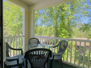 Great 2BR condo at River Oaks