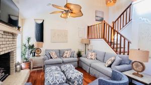 Charming Home - Pet Friendly - 4 Blocks from Beach