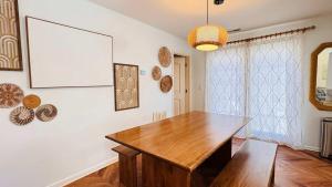 Charming Home - Pet Friendly - 4 Blocks from Beach