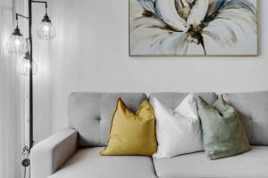 Centric 2BR In HEART of DTPHX Free Garage Parking