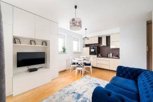 Praga Tower Blue Apartment by Bookinghost