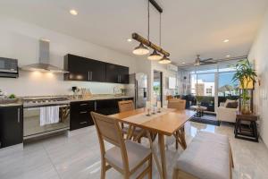 Cozy get away with an incredible Marina Bay view!