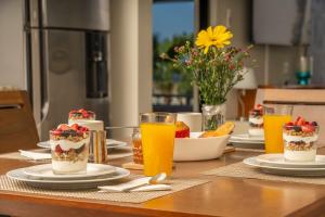 Cozy get away with an incredible Marina Bay view!