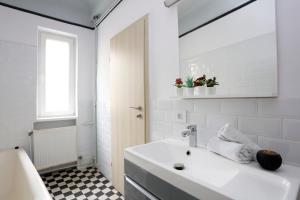 3 bdrm apartment near OLD TOWN