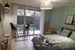 Appartements Studio calme dans une belle residence avec piscine • Parking • WiFi : photos des chambres