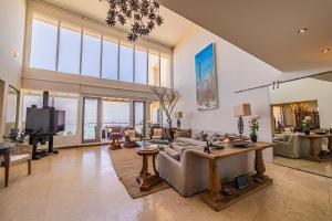 Luxurious Penthouse at Vistamar! Golf - Beachclub