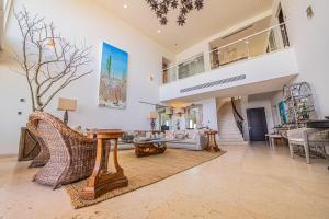 4BR Oceanview Penthouse with Rooftop Jacuzzi at Puerta Cortés Resort | 505