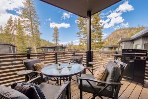 Twilight Run at Palisades by Tahoe Getaways - Pet-Friendly 3BR w EV Charger & Ski Shuttle